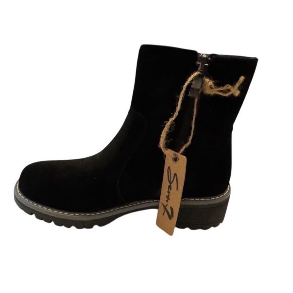 Seven7 Women's Black Ankle Bootie
Round Toe Faux Suede Zip Women’s Size 9 - Picture 5 of 8